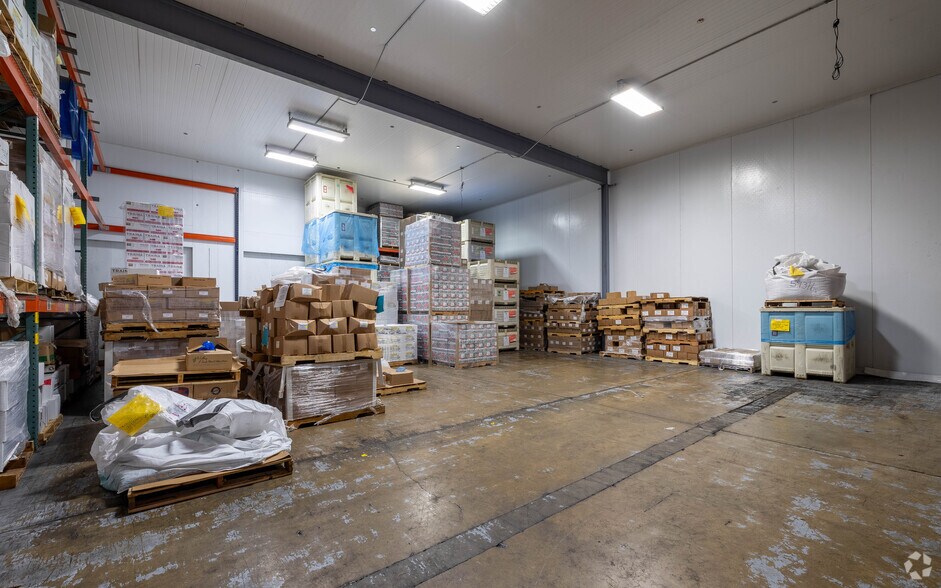 More Photos Of 1192 Vanderbilt Cir, Manteca Warehouse For Lease