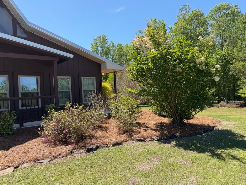 More Photos Of 4950 S County Road 20, Ozark Freestanding For Sale