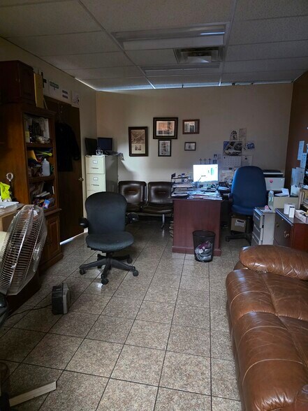 More Photos Of 3839-3841 N Kedzie Ave, Chicago Office For Sale
