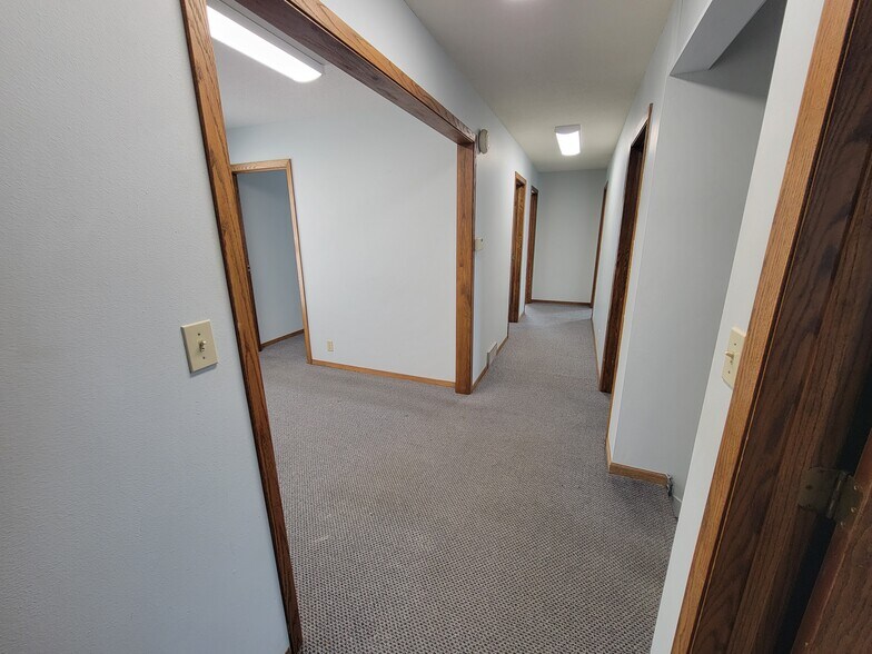 More Photos Of 405 W 34th St, Sioux Falls Office For Lease