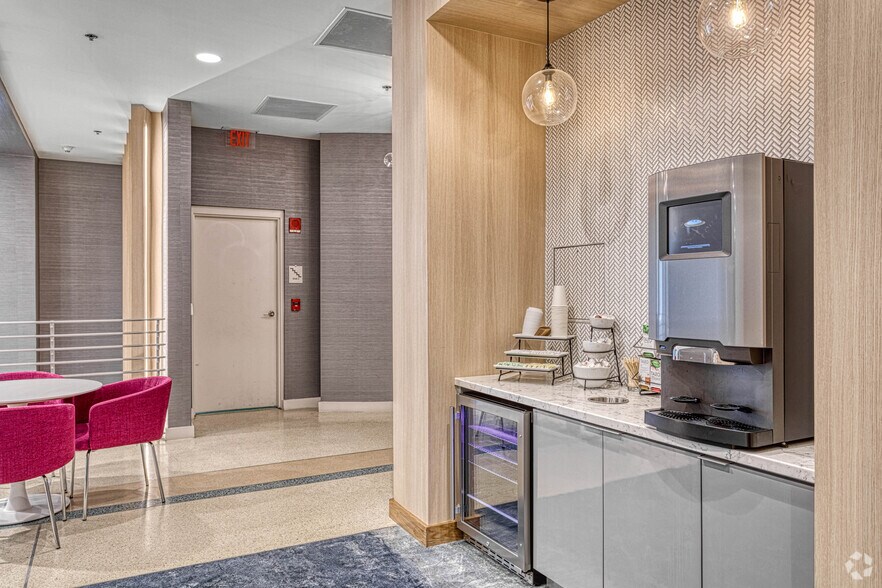 More Photos Of 404 E Central Blvd, Orlando Apartments For Lease