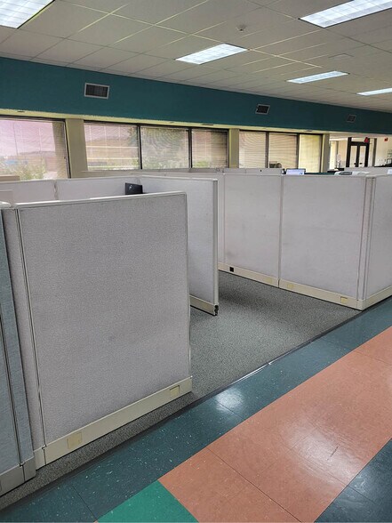 More Photos Of 621 N Chestnut St, North Platte Flex For Sale
