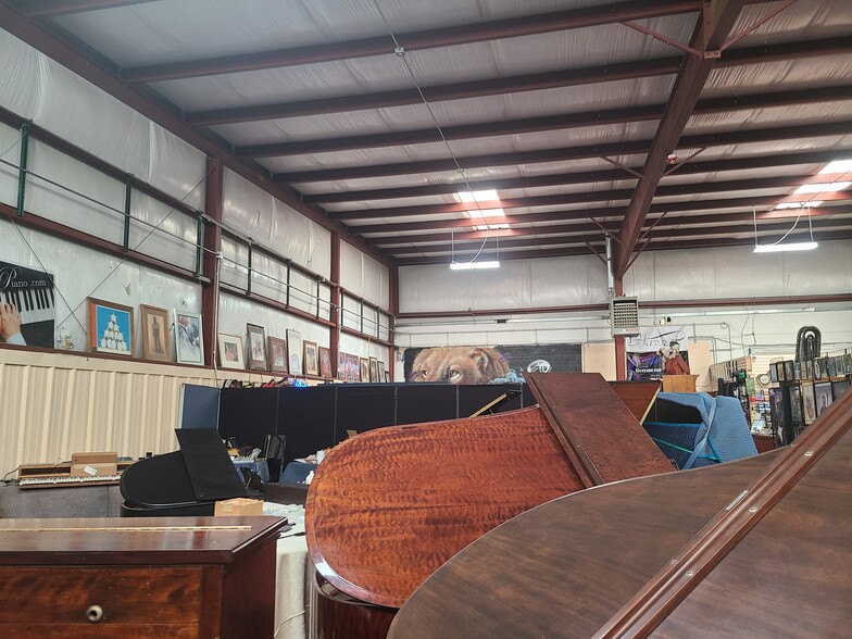 More Photos Of 3535 S Irving St, Sheridan Warehouse For Lease