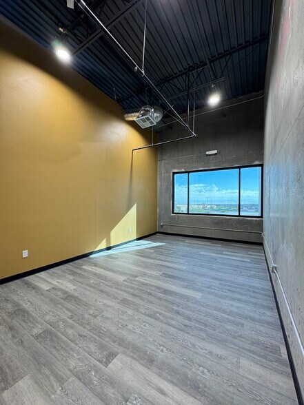 More Photos Of 6021 Badura Ave, Las Vegas Warehouse For Lease
