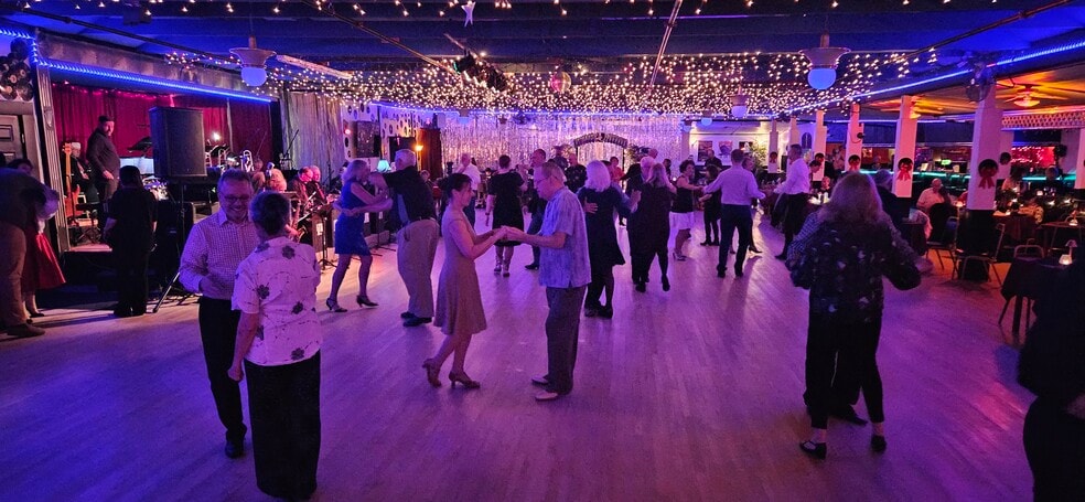 More Photos Of 22 Ash Swamp Rd, Newmarket Theater Concert Hall For Lease