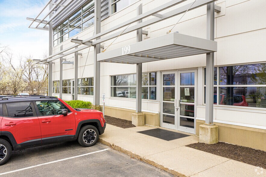 More Photos Of 151-199 E Badger Rd, Madison Light Manufacturing For Lease