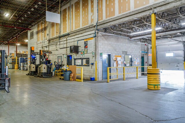 More Photos Of 1250 Rue Nobel, Boucherville Warehouse For Lease