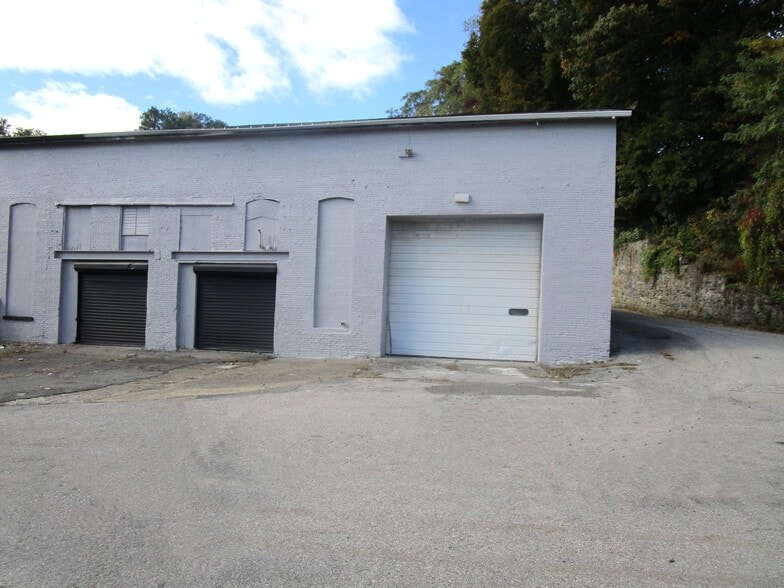 More Photos Of 392 N Montgomery St, Newburgh Manufacturing For Lease