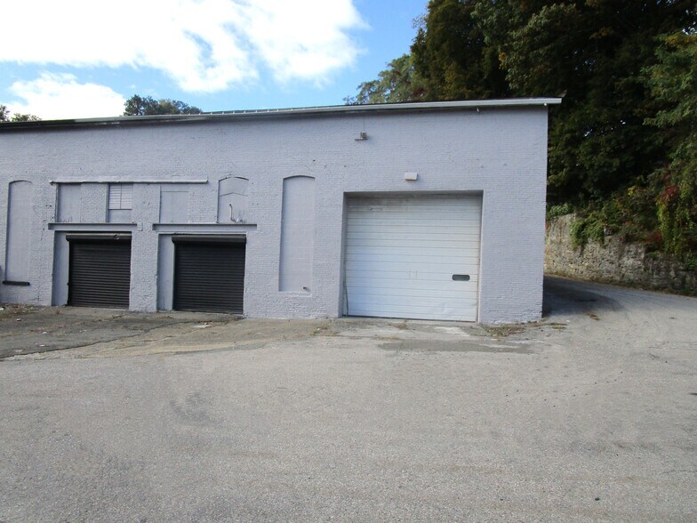 More Photos Of 392 N Montgomery St, Newburgh Manufacturing For Lease