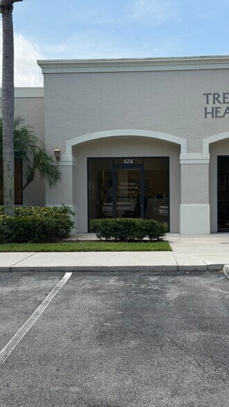 Primary Photo Of 610-628 SE Central Pky, Stuart Medical For Lease