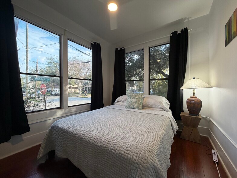 More Photos Of 402 Hyde Park Blvd, Houston Multifamily For Sale