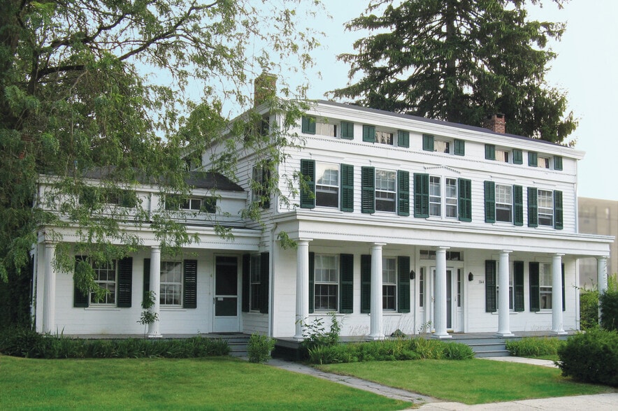 Primary Photo Of 4 Lewis St, Norwalk Apartments For Sale