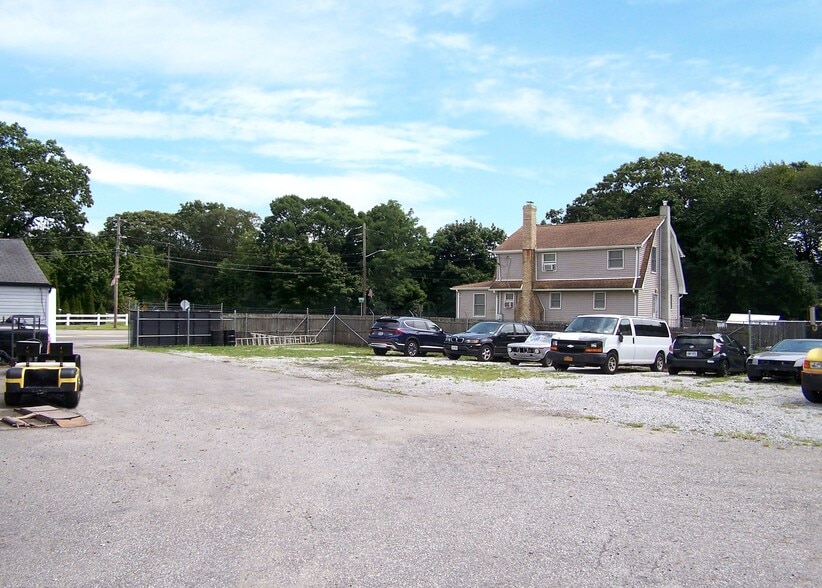 More Photos Of 2448 Montauk Hwy, Brookhaven Auto Repair For Sale