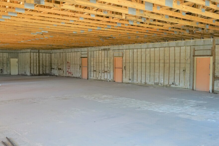 More Photos Of 2923 S Federal Hwy, Boynton Beach General Retail For Lease