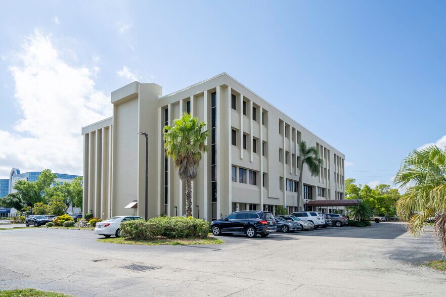 More Photos Of 3949 Evans Ave, Fort Myers Medical For Sale