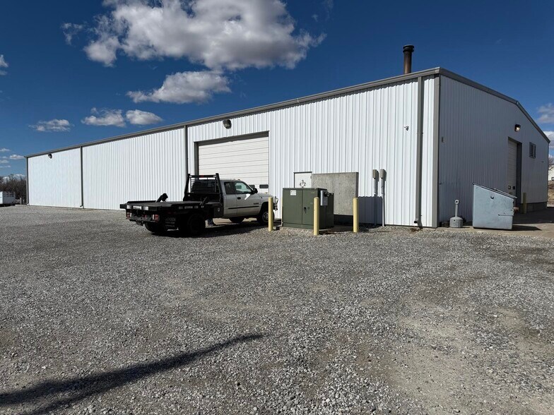 More Photos Of 308 Airport Rd, McCook Warehouse For Sale
