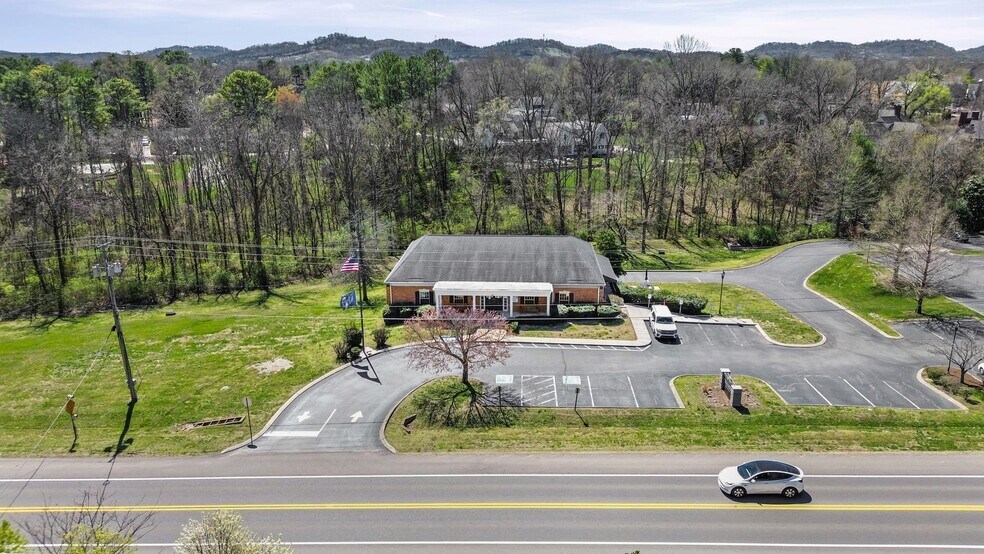 More Photos Of 507 New Highway 96 W, Franklin Medical For Sale