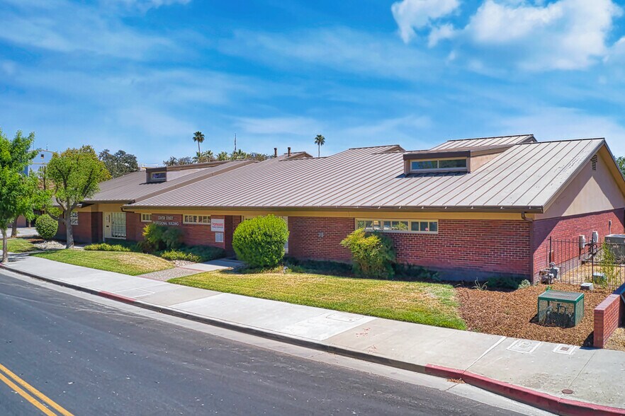 More Photos Of 213 Center St, Hanford Office For Sale