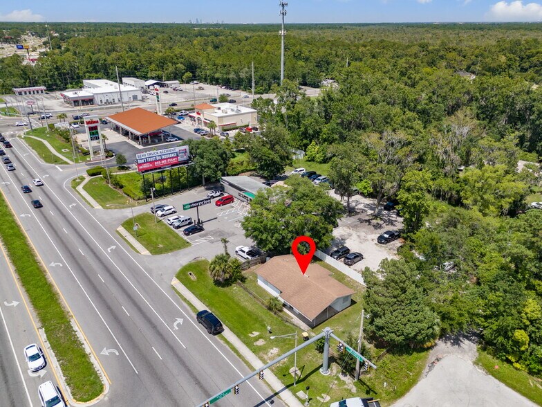 More Photos Of 7957 Blanding Blvd, Jacksonville Office Residential For Lease