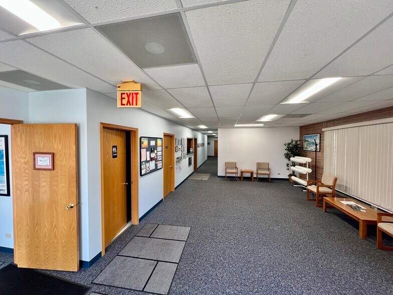More Photos Of 500 Park Ave, Lake Villa Warehouse For Sale