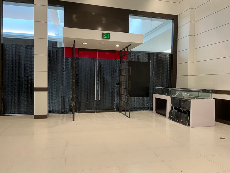 More Photos Of 21712 Hawthorne Blvd, Torrance General Retail For Lease