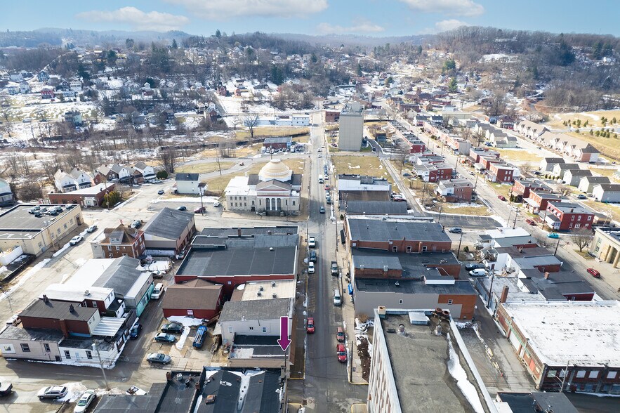 More Photos Of 212 S 4th St, Jeannette General Retail For Lease