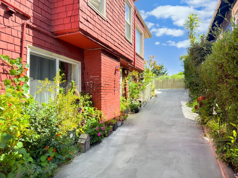 More Photos Of 1251 MacArthur Blvd, Oakland Apartments For Sale