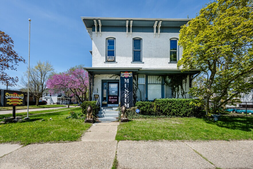 More Photos Of 922 Main St, Saint Joseph General Retail For Sale