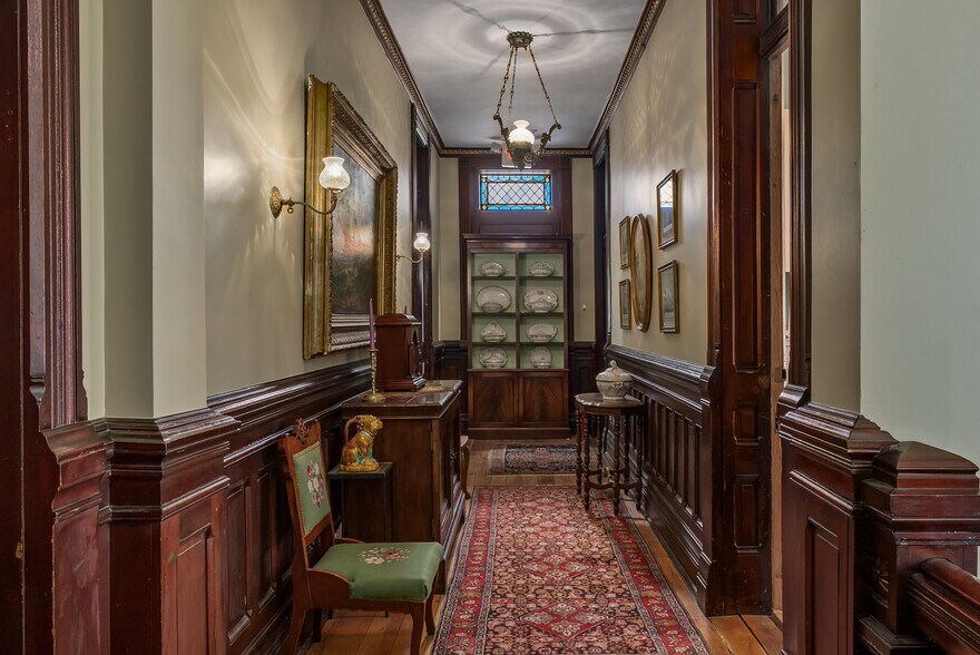 More Photos Of 809 Hall St, Saint Joseph Hospitality For Sale