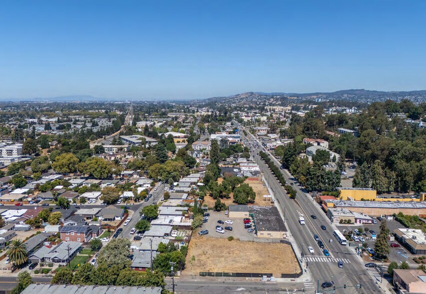 More Photos Of 24471 Mission Blvd, Hayward Freestanding For Sale