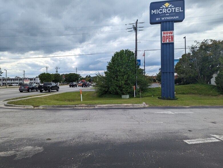 More Photos Of Western Blvd, Jacksonville Land For Sale