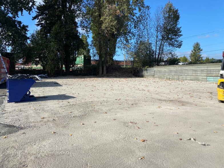 More Photos Of 8321 Willard St, Burnaby Land For Lease