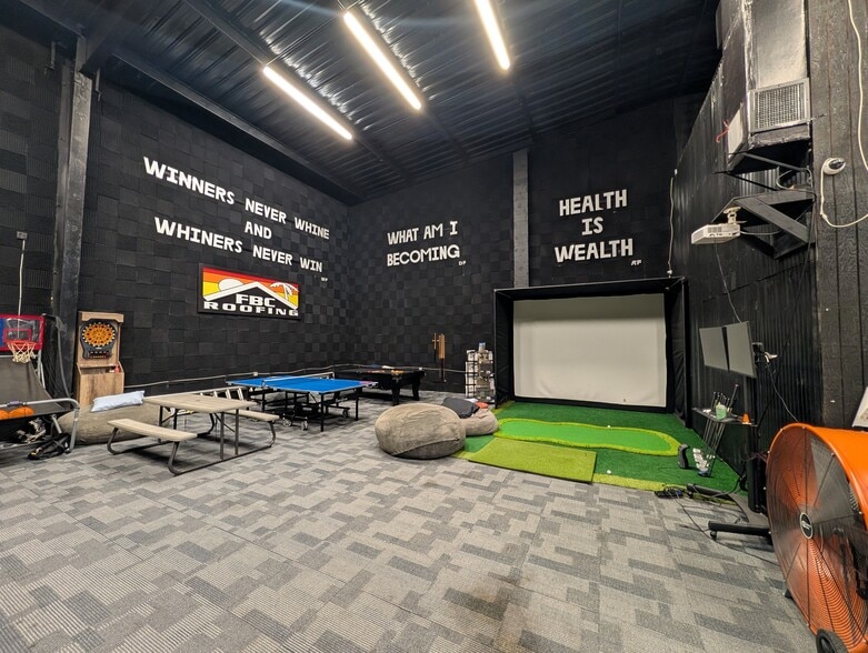 More Photos Of 3050 Ualena St, Honolulu Warehouse For Lease