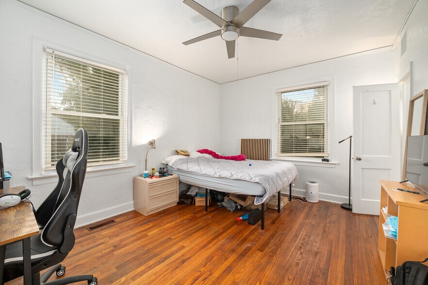 More Photos Of 949 SW 13th St, Gainesville Office Residential For Sale