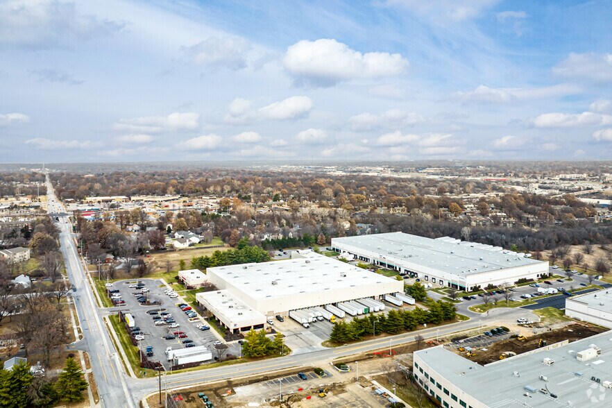 More Photos Of 7751 Nieman Rd, Shawnee Warehouse For Lease