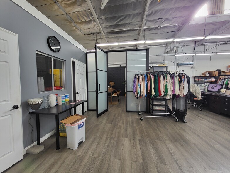 More Photos Of 219 E 32nd St, Los Angeles Warehouse For Lease