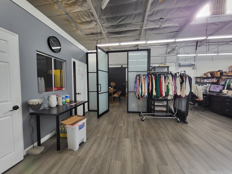 More Photos Of 219 E 32nd St, Los Angeles Warehouse For Lease