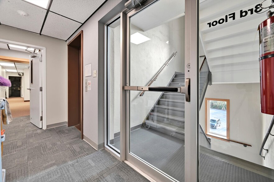 More Photos Of 2014 Laubach Ave, Northampton Office For Sale