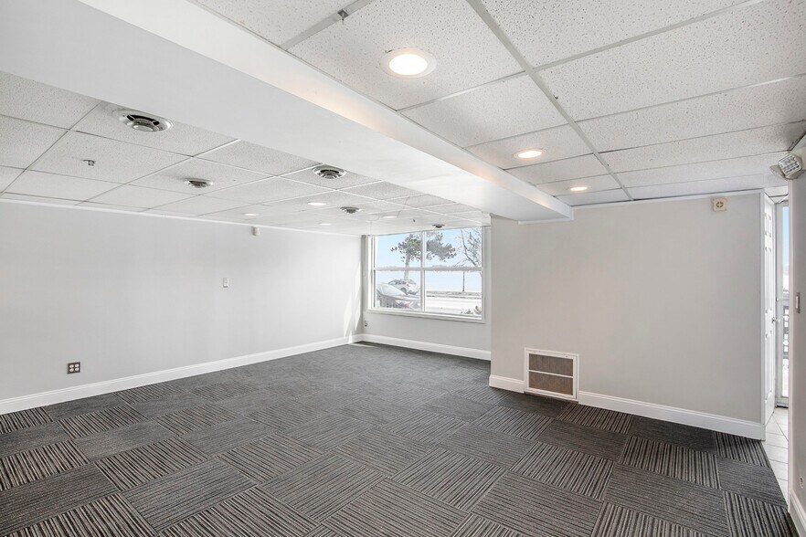 More Photos Of 201 N Riverside Ave, Saint Clair General Retail For Sale