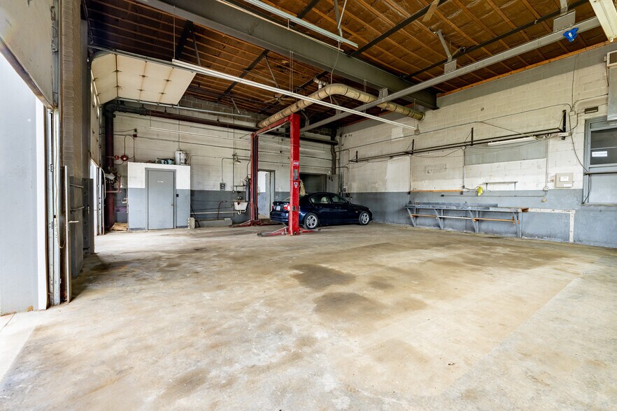 More Photos Of 1139-1143 Clark Pond Rd, North Haverhill Manufacturing For Sale