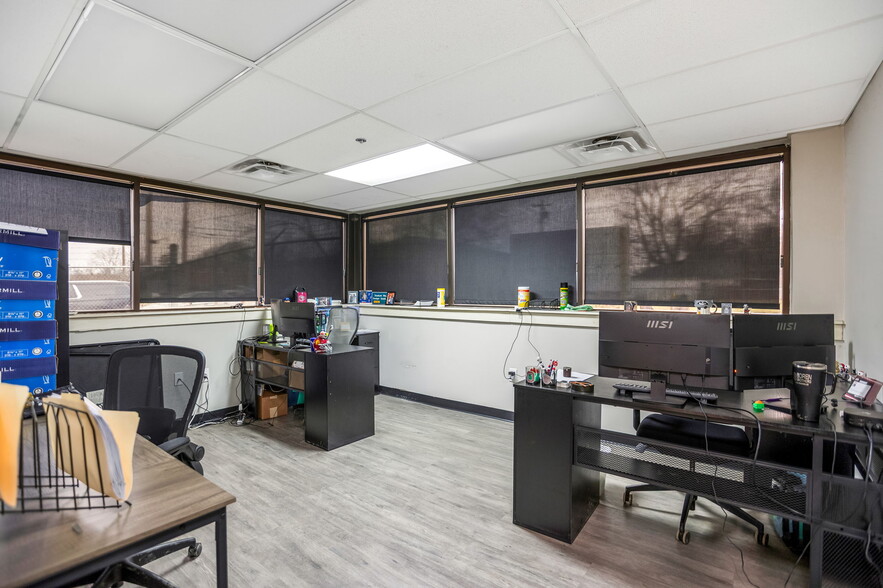 More Photos Of 808 Rhoads Ave, Columbus Warehouse For Lease