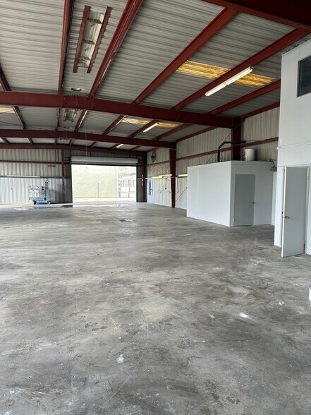 More Photos Of 11440 N Woodside Ave, Santee Service For Lease