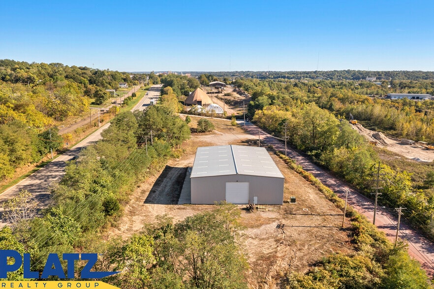 More Photos Of 2430 Funston St, Youngstown Warehouse For Lease