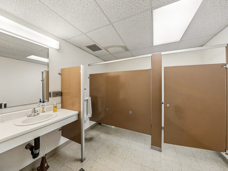 More Photos Of 675 Hendersonville Hwy, Pisgah Forest Office For Sale