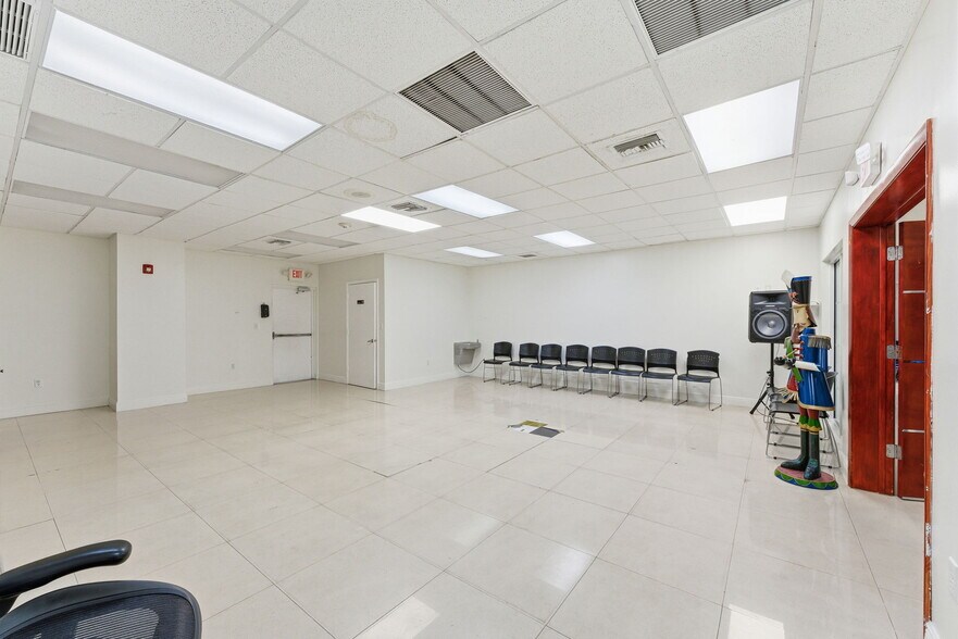 More Photos Of 6545 NW 169th St, Hialeah Medical For Sale