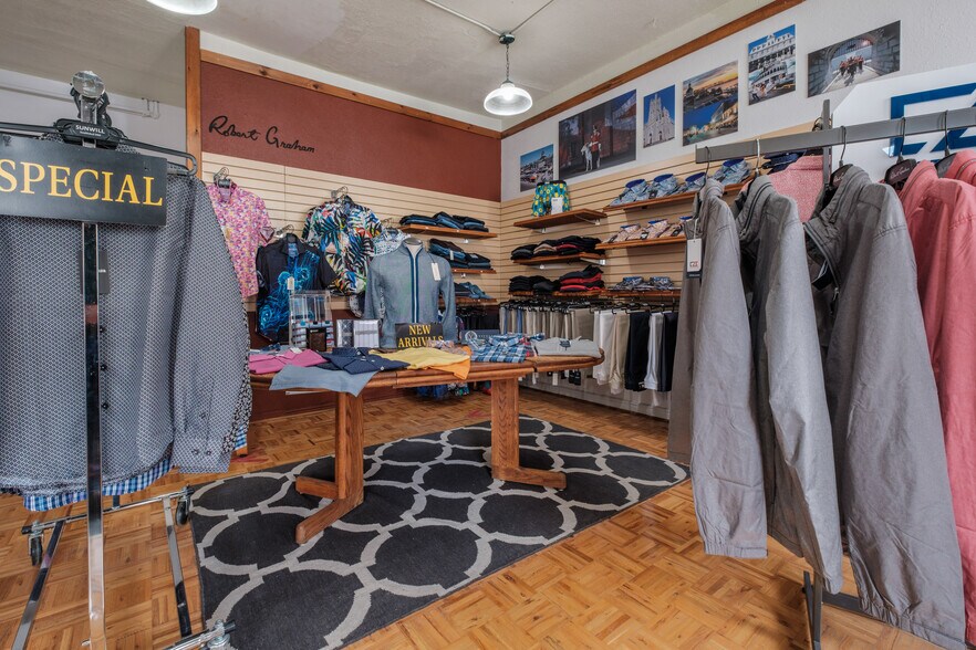 More Photos Of 155-159 Wellington St, Kingston Storefront Retail Residential For Lease