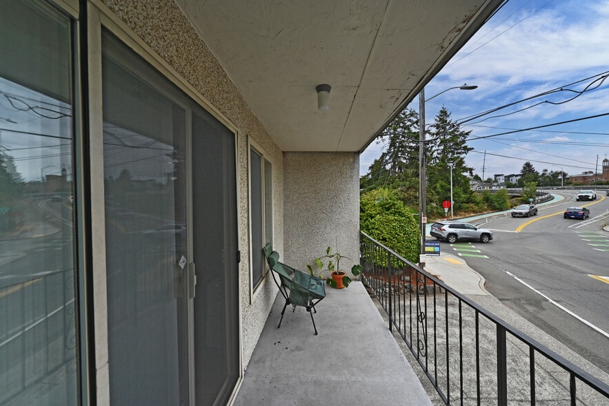 More Photos Of 7101 6th Ave NE, Seattle Apartments For Sale