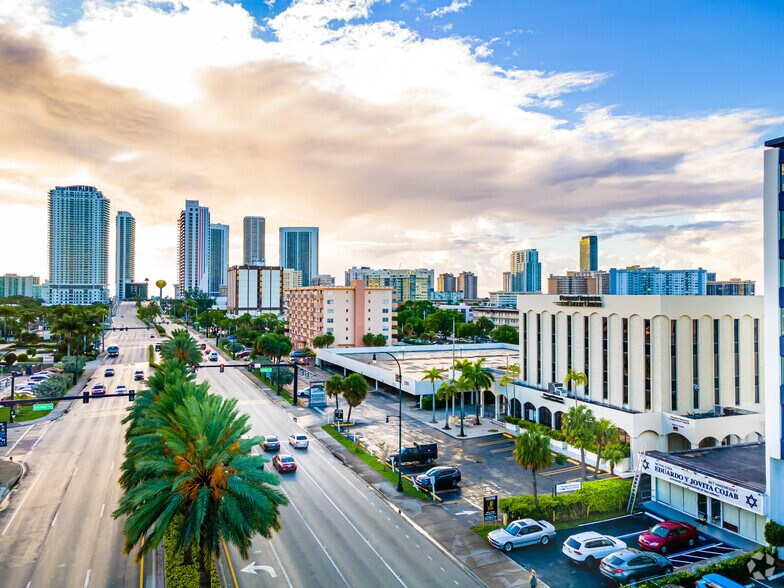 More Photos Of 2100 E Hallandale Beach Blvd, Hallandale Beach Office For Lease