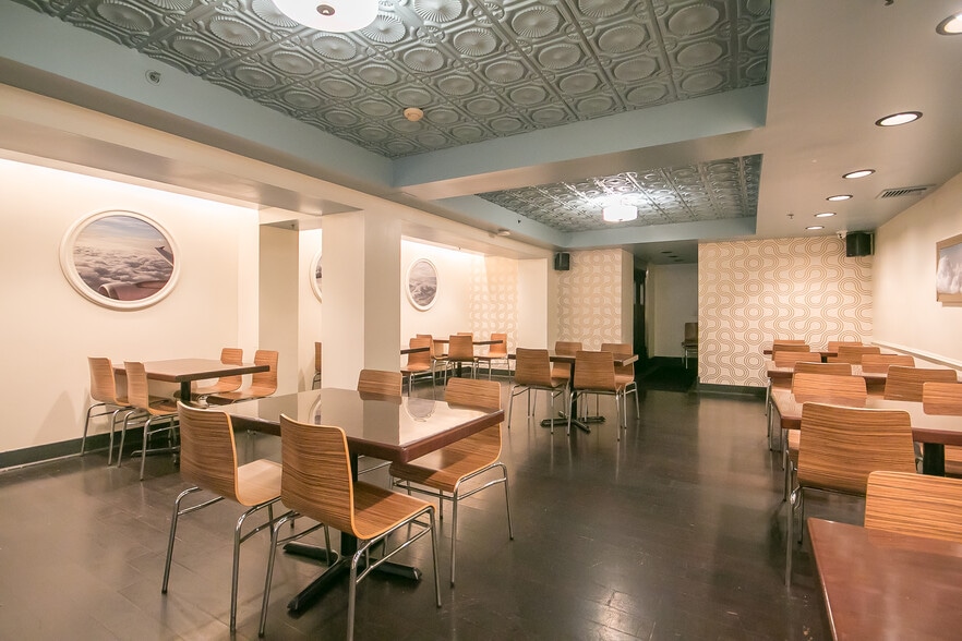 More Photos Of 1111-1113 Walnut St, Philadelphia Storefront For Lease