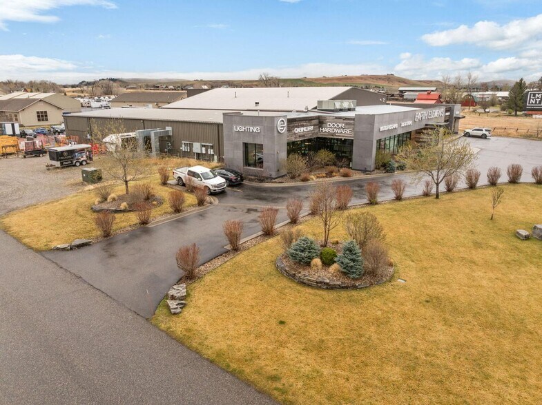 More Photos Of 12 Penny Ln, Gallatin Gateway Showroom For Sale